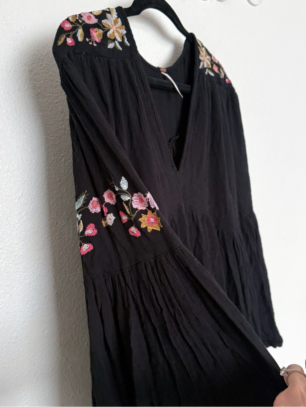 Free People Te Amo Embroidered Mini Dress Black Boho Bell Sleeve M - Picture 6 of 11